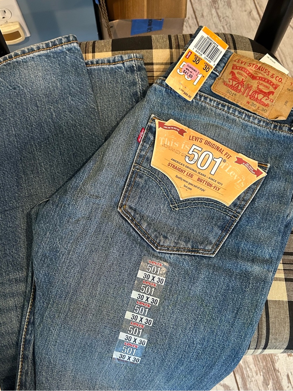 Levi's 501 Straight Jeans in Medium Blue Denim